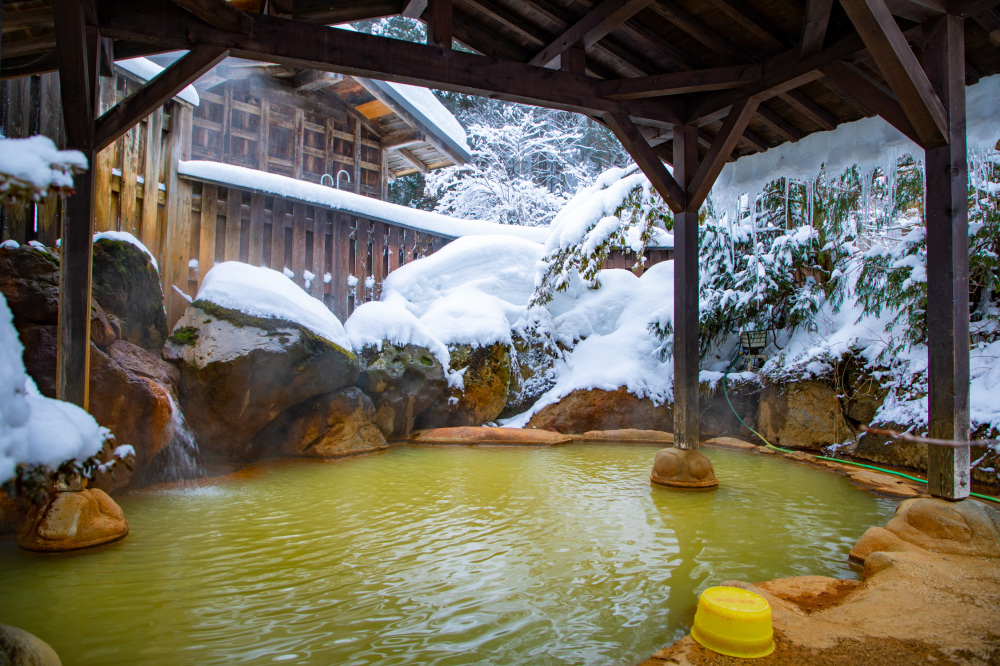 冬の極上なひととき「奥飛騨温泉郷の雪見露天風呂」