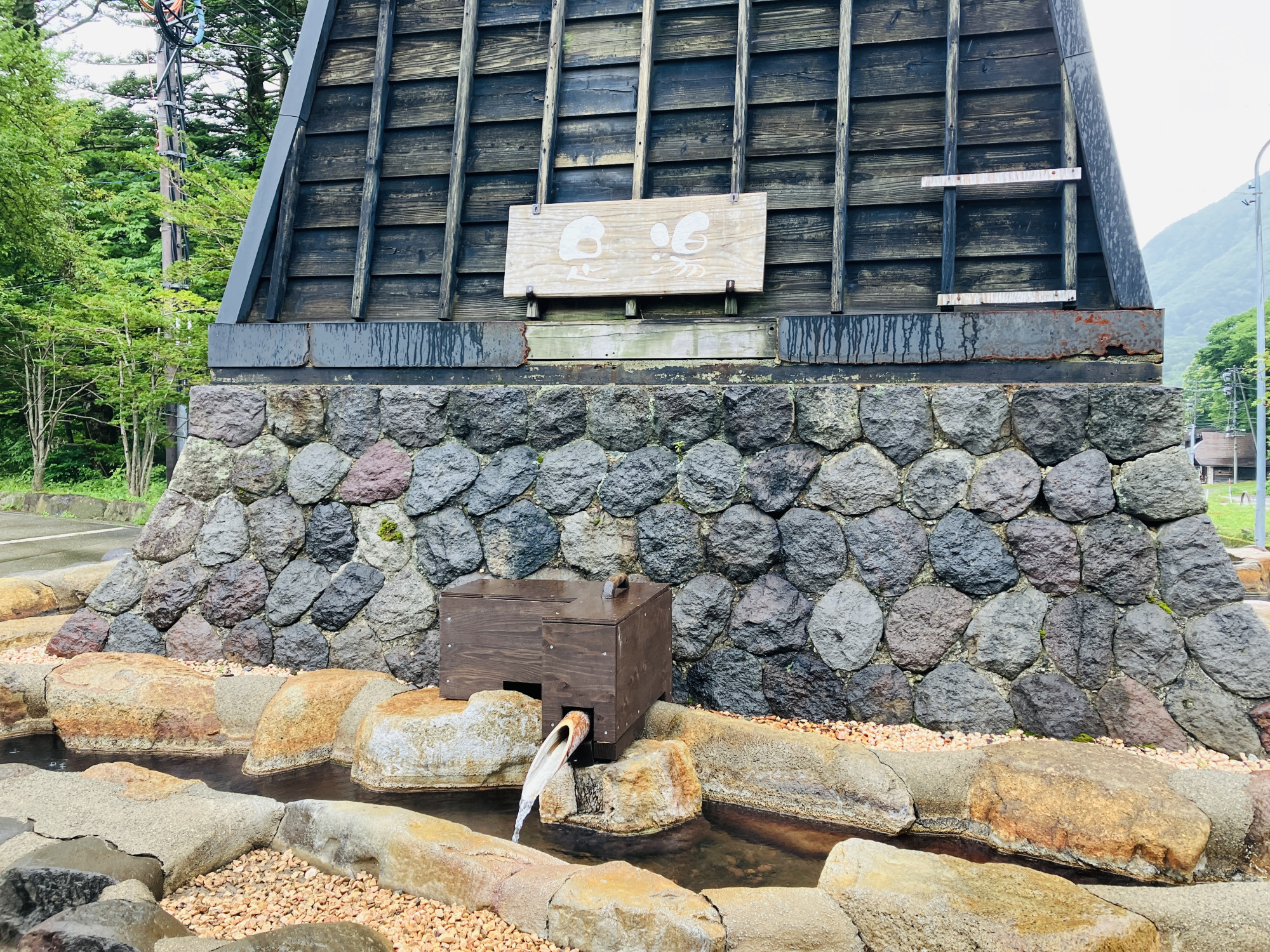 灯台下の足湯