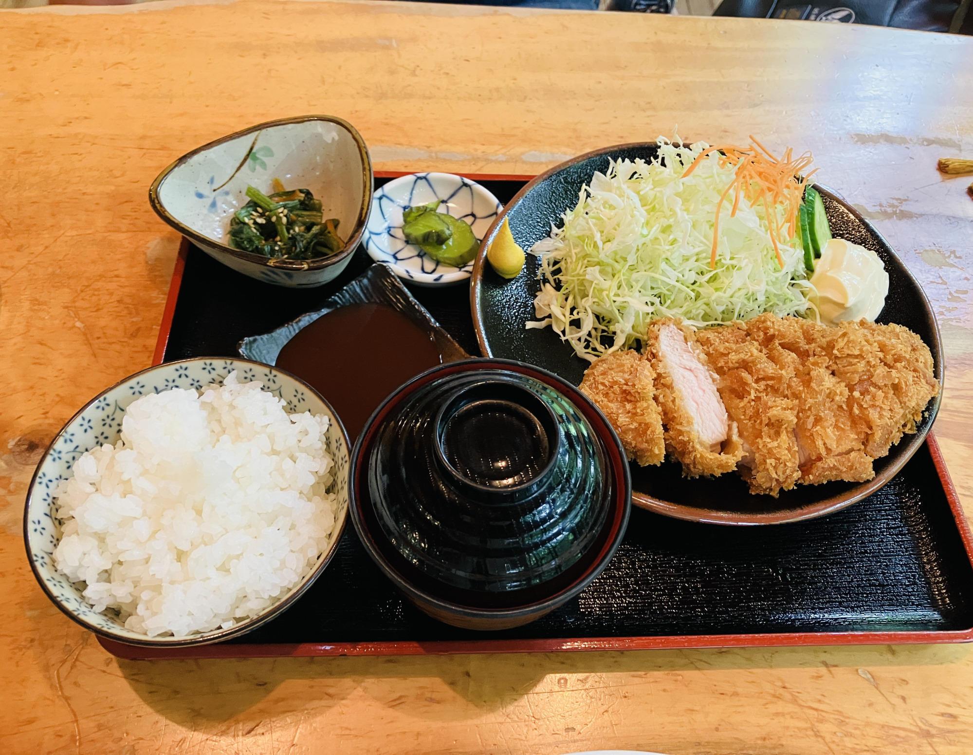 とんかつ定食(700円)