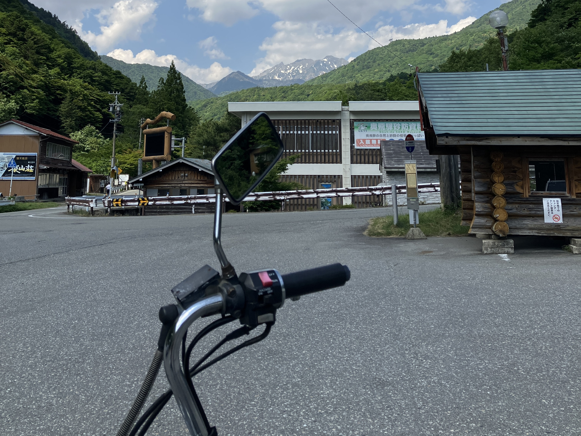 バス停駐車場です