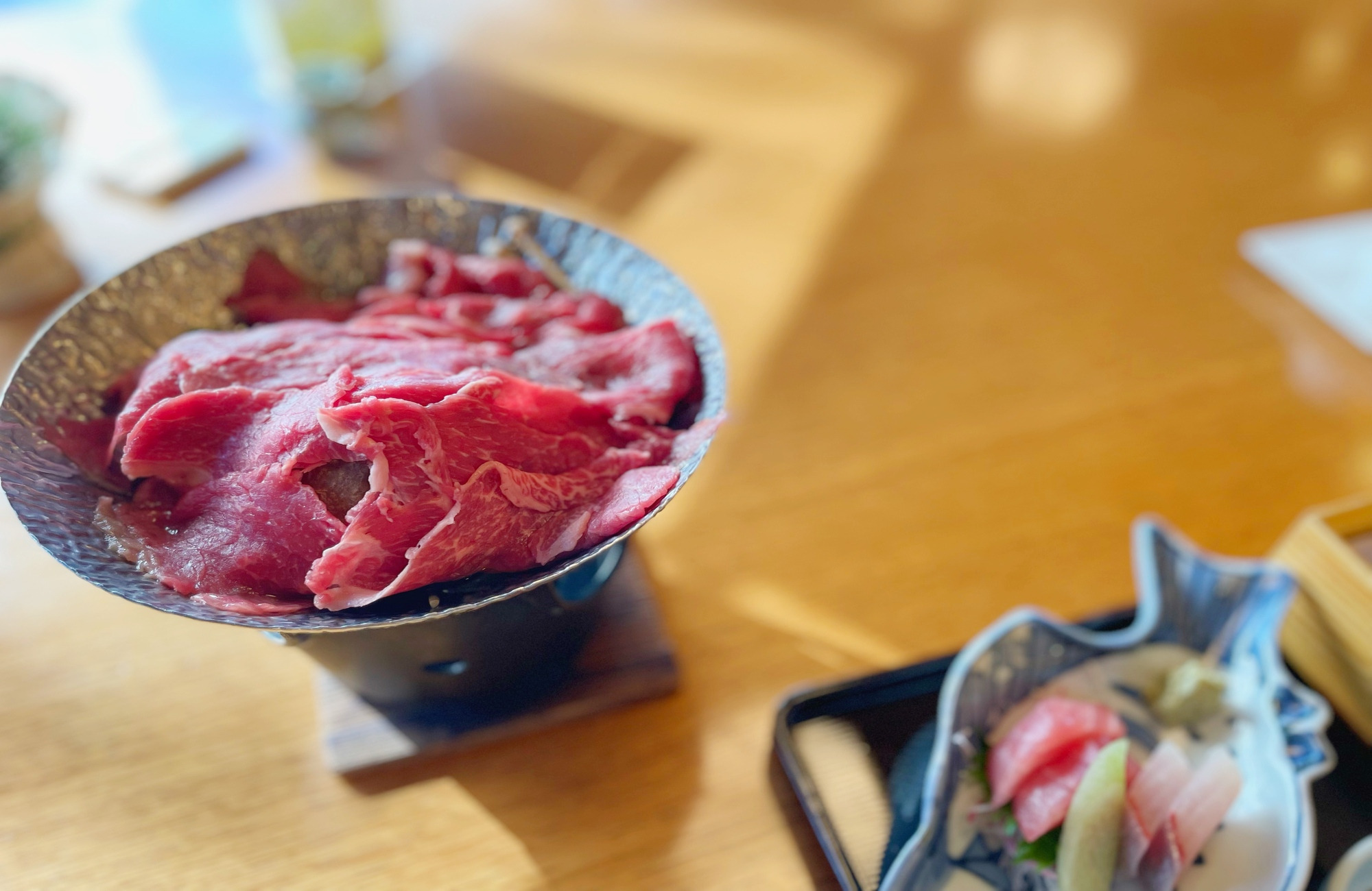 牛すき焼きは＋600円で飛騨牛に変更可能