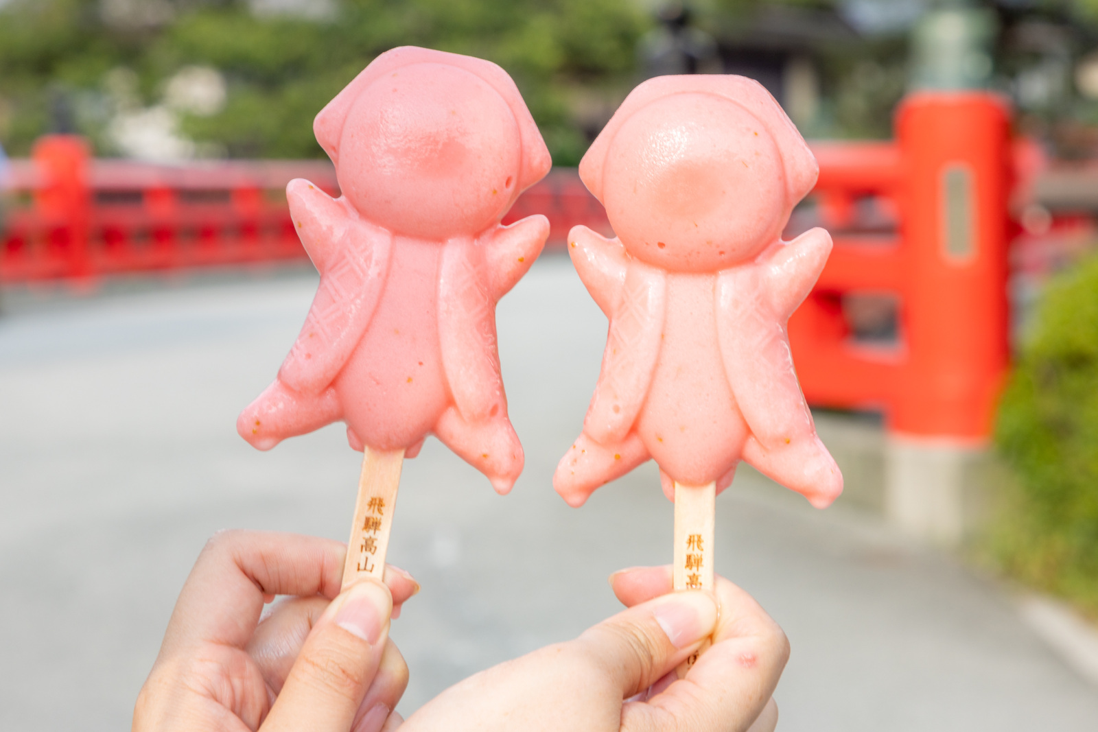 ひんやり可愛い さるぼぼアイスどこから食べよう?