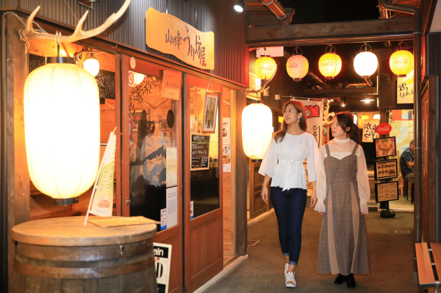 高山まちなか屋台村『でこなる横丁』